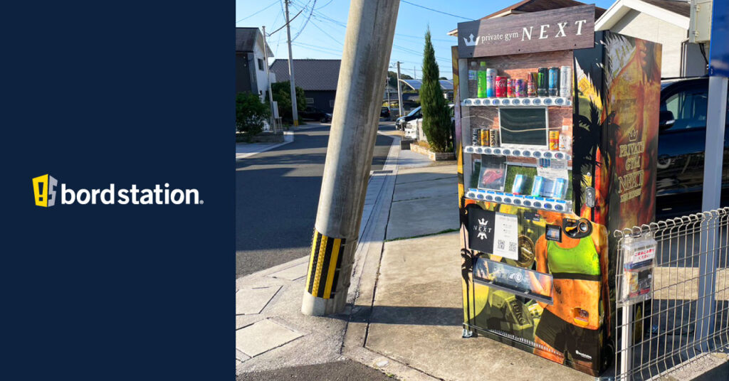 NEXTgymに設置された看板型自動販売機ボードステーション