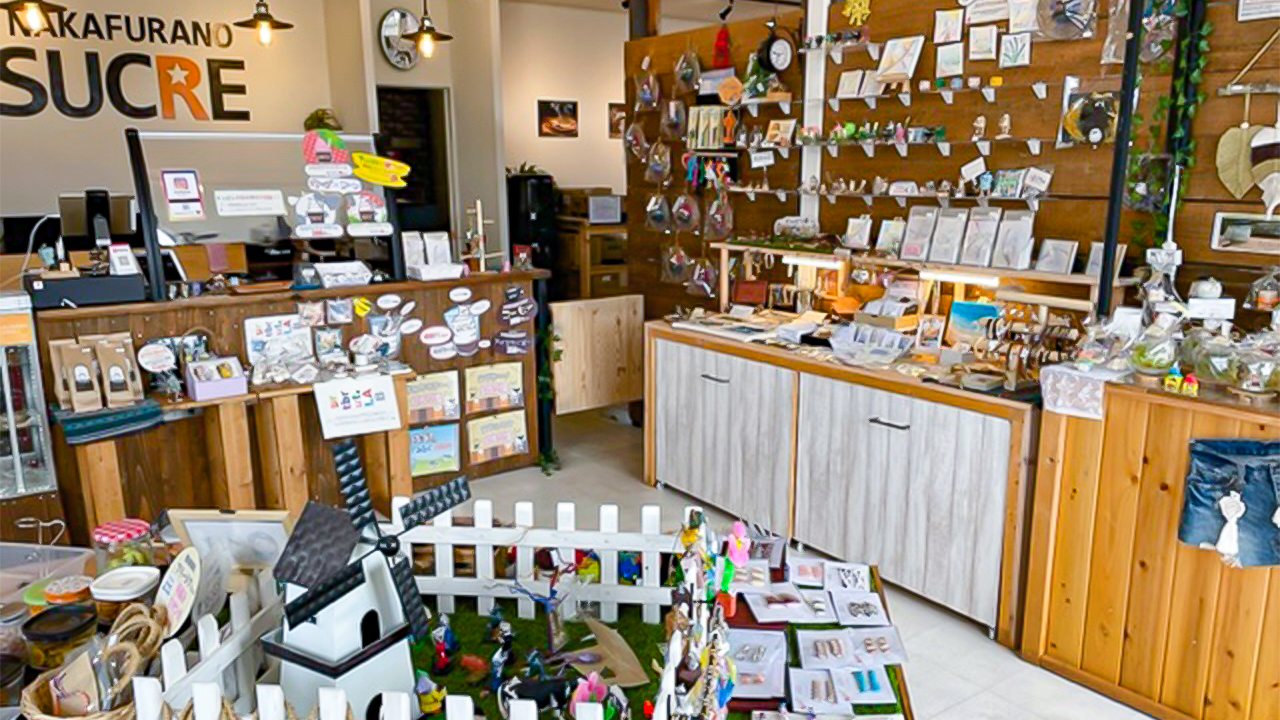 商品が多数並ぶ店内の様子