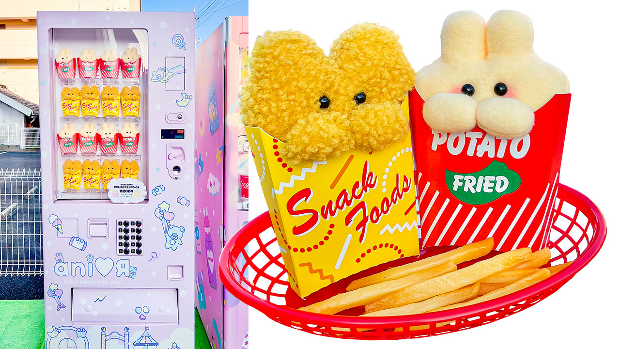 自販機とぬいぐるみ　スナックフードの箱から顔をのぞかせたうさぎとくま